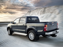 Фото Toyota Hilux Double Cab 2.8D AT №5